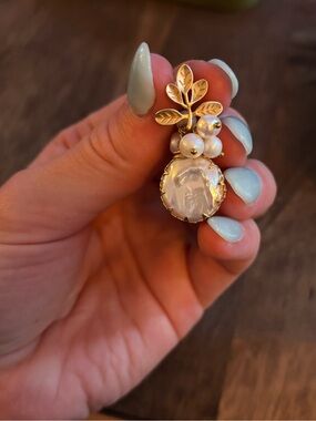 Drop earrings with gold leaf and pearl details